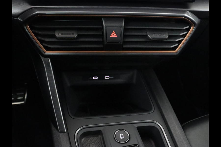 CUPRA Formentor 1.4 eHybrid VZ Performance | SOH 89% | Panoramadak | Leder | Stoelverwarming | Carplay | Sfeerverlichting | Adaptive cruise | Camera | Navigatie | Stuurverwarming | PHEV | Plug In