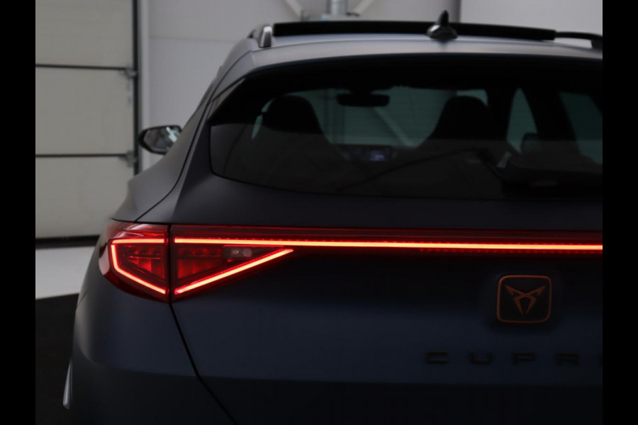 CUPRA Formentor 1.4 eHybrid VZ Performance | SOH 89% | Panoramadak | Leder | Stoelverwarming | Carplay | Sfeerverlichting | Adaptive cruise | Camera | Navigatie | Stuurverwarming | PHEV | Plug In