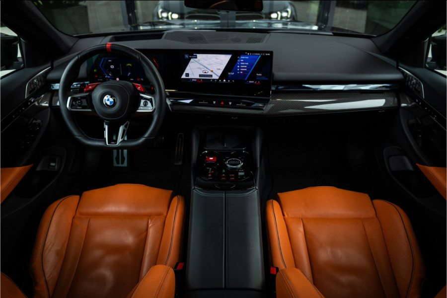 BMW 5 Serie Touring M5 - M Performance Pakket | Panorama | B&W | Carbon | Elek. Trekhaak | 360 Camera