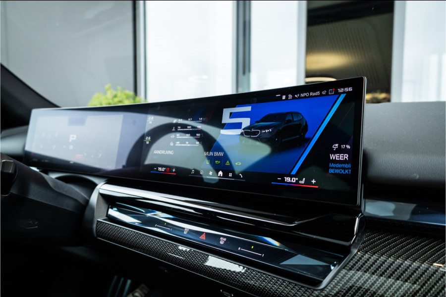 BMW 5 Serie Touring M5 - M Performance Pakket | Panorama | B&W | Carbon | Elek. Trekhaak | 360 Camera