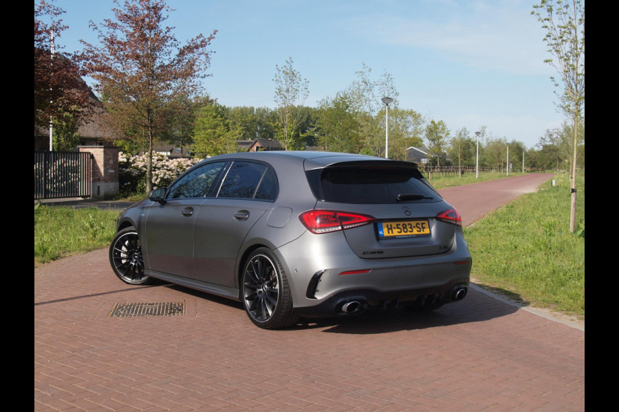 Mercedes-Benz A-Klasse AMG 35 4MATIC Edition 1 | Head-Up Display | Burmester | Camera | Sfeerverlichting | Schaalstoelen |