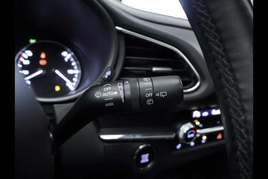 Mazda CX-30 2.0 e-SkyActiv-X M Hybrid Luxury Sport (SCHUIFDAK,APPLE CARPLAY,CAMERA,NAVI,STOEL/STUUR VERWARMING,GETINT,LEDER,LED)
