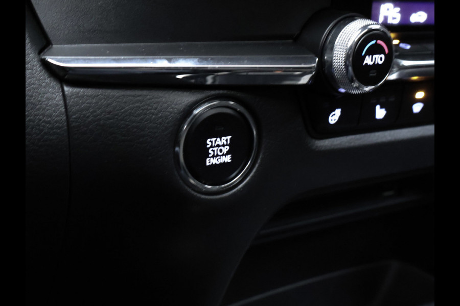 Mazda CX-30 2.0 e-SkyActiv-X M Hybrid Luxury Sport (SCHUIFDAK,APPLE CARPLAY,CAMERA,NAVI,STOEL/STUUR VERWARMING,GETINT,LEDER,LED)