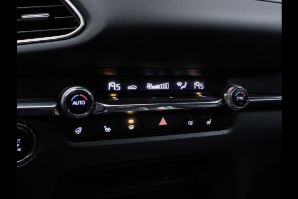 Mazda CX-30 2.0 e-SkyActiv-X M Hybrid Luxury Sport (SCHUIFDAK,APPLE CARPLAY,CAMERA,NAVI,STOEL/STUUR VERWARMING,GETINT,LEDER,LED)