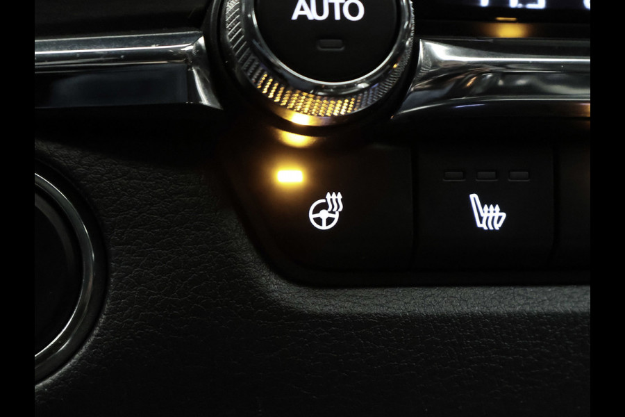 Mazda CX-30 2.0 e-SkyActiv-X M Hybrid Luxury Sport (SCHUIFDAK,APPLE CARPLAY,CAMERA,NAVI,STOEL/STUUR VERWARMING,GETINT,LEDER,LED)