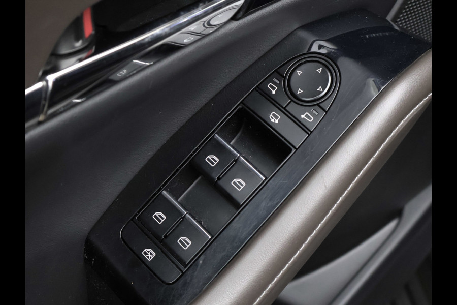 Mazda CX-30 2.0 e-SkyActiv-X M Hybrid Luxury Sport (SCHUIFDAK,APPLE CARPLAY,CAMERA,NAVI,STOEL/STUUR VERWARMING,GETINT,LEDER,LED)