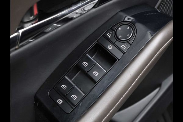 Mazda CX-30 2.0 e-SkyActiv-X M Hybrid Luxury Sport (SCHUIFDAK,APPLE CARPLAY,CAMERA,NAVI,STOEL/STUUR VERWARMING,GETINT,LEDER,LED)