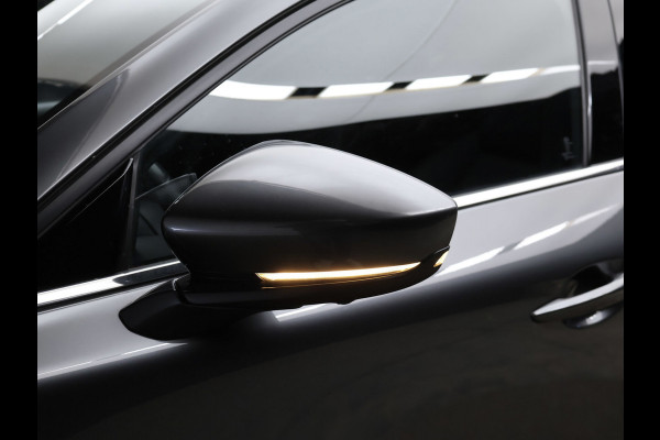 Mazda CX-30 2.0 e-SkyActiv-X M Hybrid Luxury Sport (SCHUIFDAK,APPLE CARPLAY,CAMERA,NAVI,STOEL/STUUR VERWARMING,GETINT,LEDER,LED)