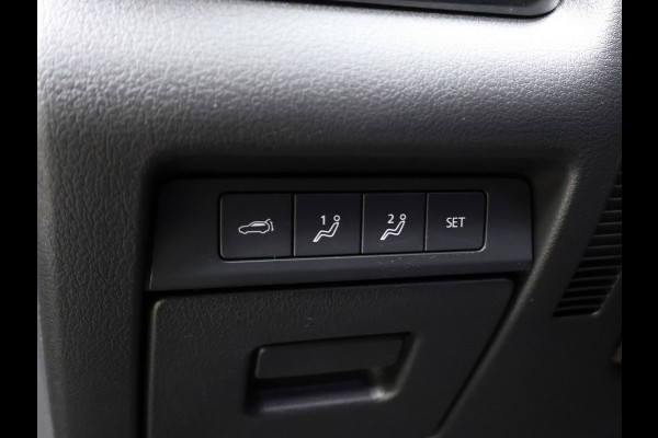 Mazda CX-30 2.0 e-SkyActiv-X M Hybrid Luxury Sport (SCHUIFDAK,APPLE CARPLAY,CAMERA,NAVI,STOEL/STUUR VERWARMING,GETINT,LEDER,LED)