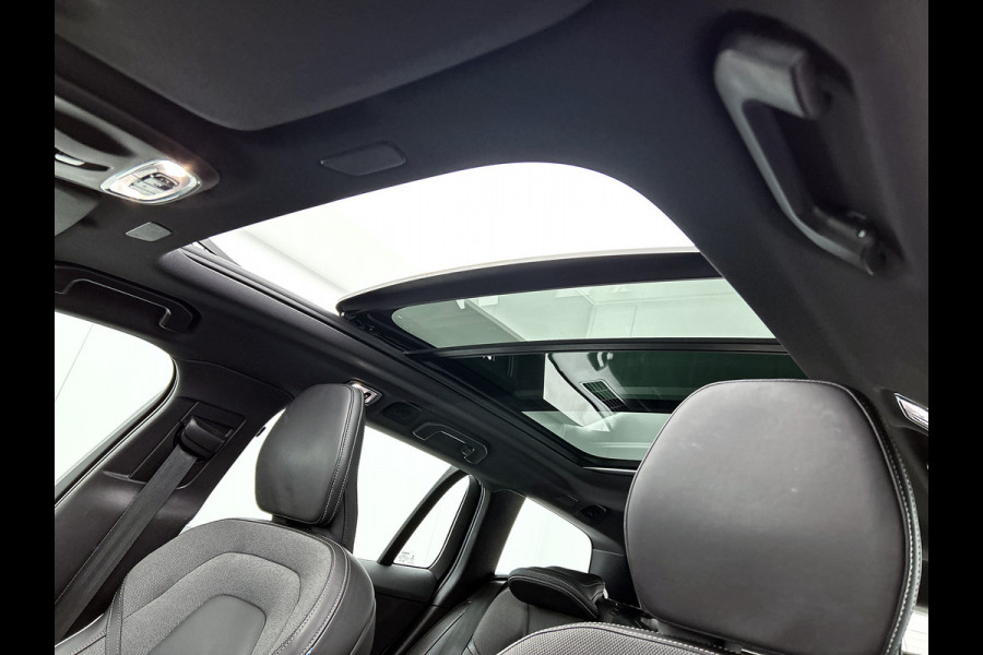 Volvo V60 T8 Hybride SOH 94% AWD R-Design / Panoramadak / Leder / Navigatie / Adap. Cruise / Pdc.V+A / Stuur- Stoelverwarming / Apk 01-2028