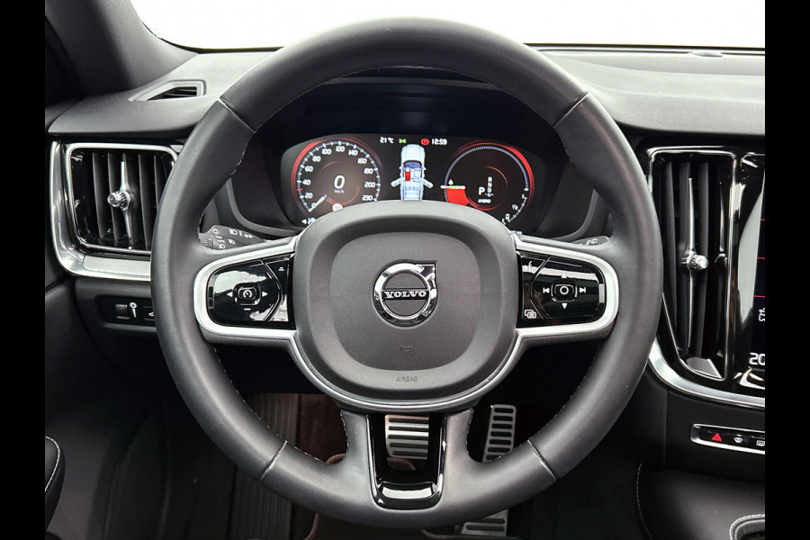 Volvo V60 T8 Hybride SOH 94% AWD R-Design / Panoramadak / Leder / Navigatie / Adap. Cruise / Pdc.V+A / Stuur- Stoelverwarming / Apk 01-2028