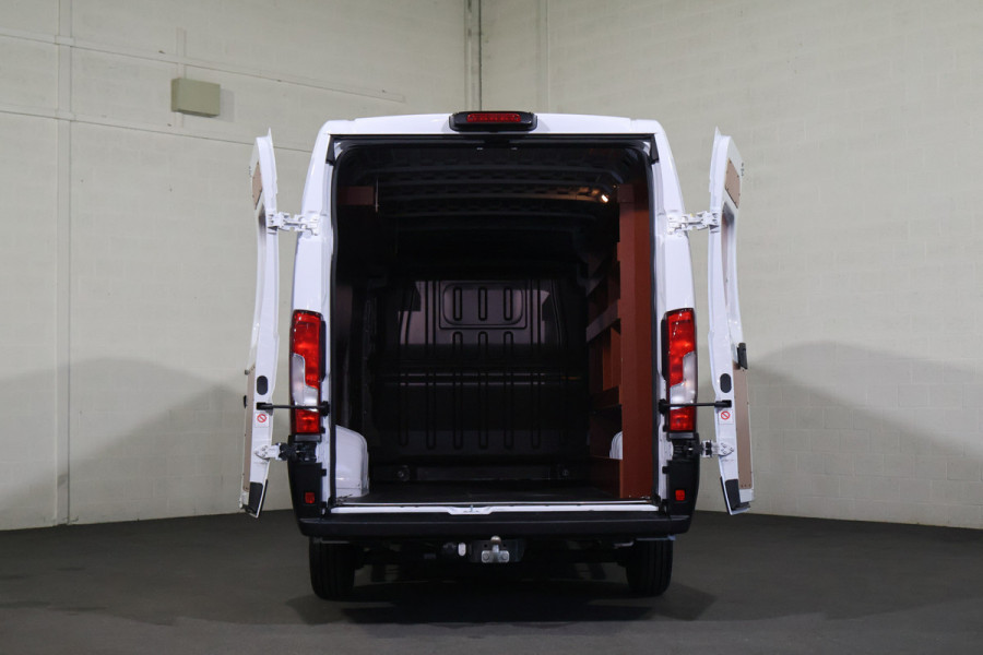 Peugeot Boxer 2.2 BlueHDi 180pk L4 H2 Automaat Airco Navigatie Camera