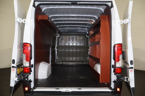 Peugeot Boxer 2.2 BlueHDi 180pk L4 H2 Automaat Airco Navigatie Camera