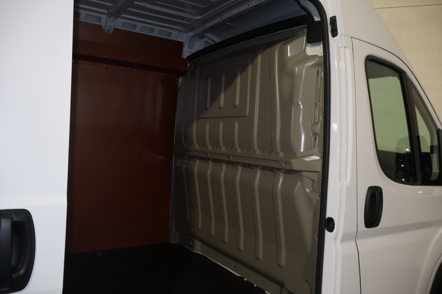 Peugeot Boxer 2.2 BlueHDi 180pk L4 H2 Automaat Airco Navigatie Camera