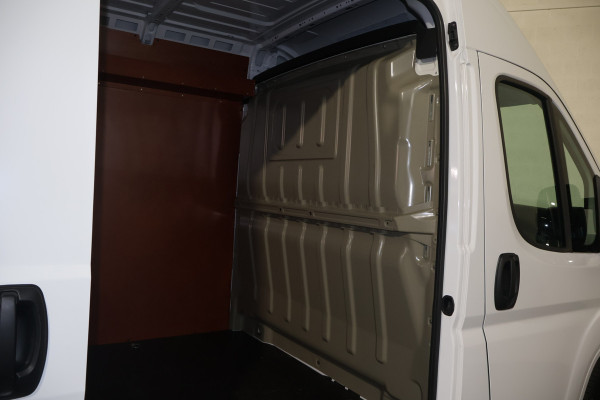 Peugeot Boxer 2.2 BlueHDi 180pk L4 H2 Automaat Airco Navigatie Camera
