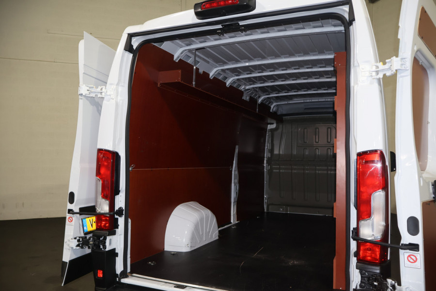 Peugeot Boxer 2.2 BlueHDi 180pk L4 H2 Automaat Airco Navigatie Camera