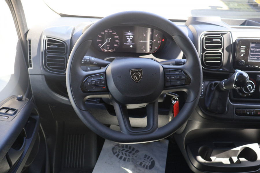 Peugeot Boxer 2.2 BlueHDi 180pk L4 H2 Automaat Airco Navigatie Camera