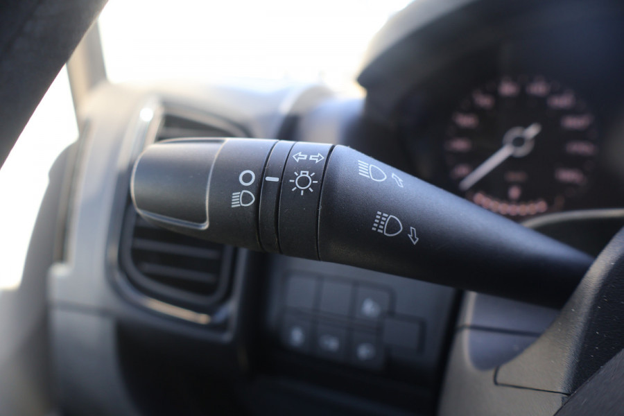 Peugeot Boxer 2.2 BlueHDi 180pk L4 H2 Automaat Airco Navigatie Camera