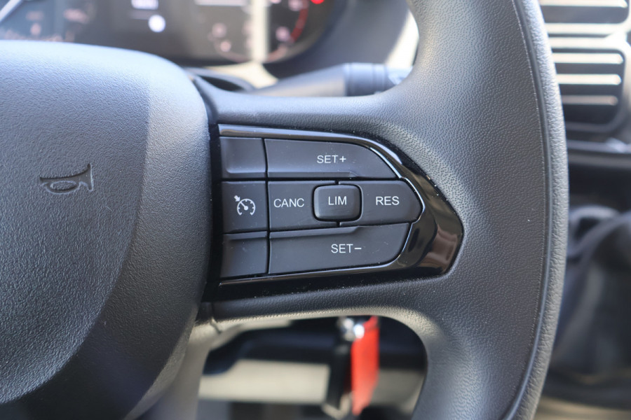 Peugeot Boxer 2.2 BlueHDi 180pk L4 H2 Automaat Airco Navigatie Camera