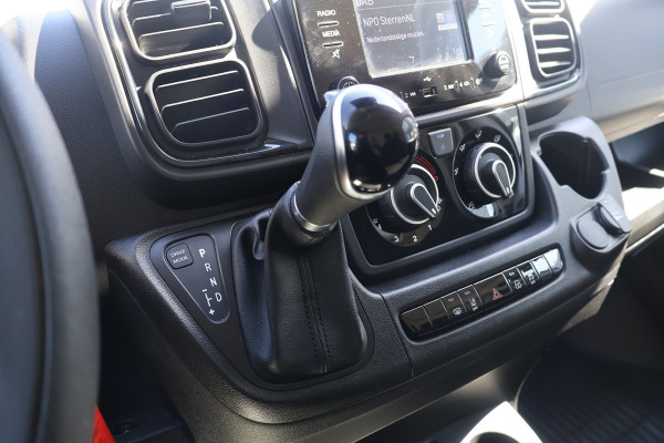 Peugeot Boxer 2.2 BlueHDi 180pk L4 H2 Automaat Airco Navigatie Camera