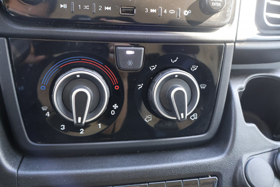 Peugeot Boxer 2.2 BlueHDi 180pk L4 H2 Automaat Airco Navigatie Camera