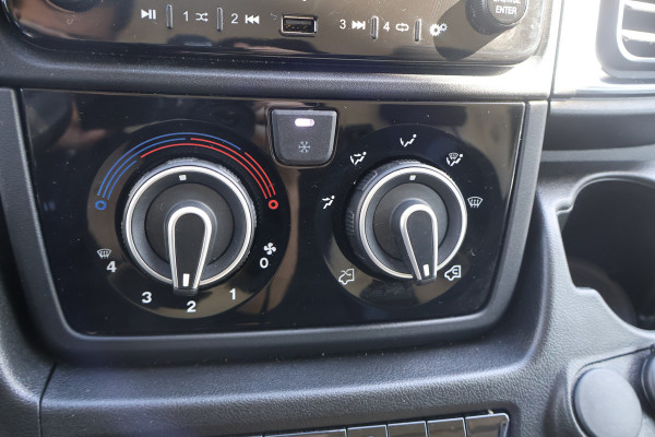 Peugeot Boxer 2.2 BlueHDi 180pk L4 H2 Automaat Airco Navigatie Camera