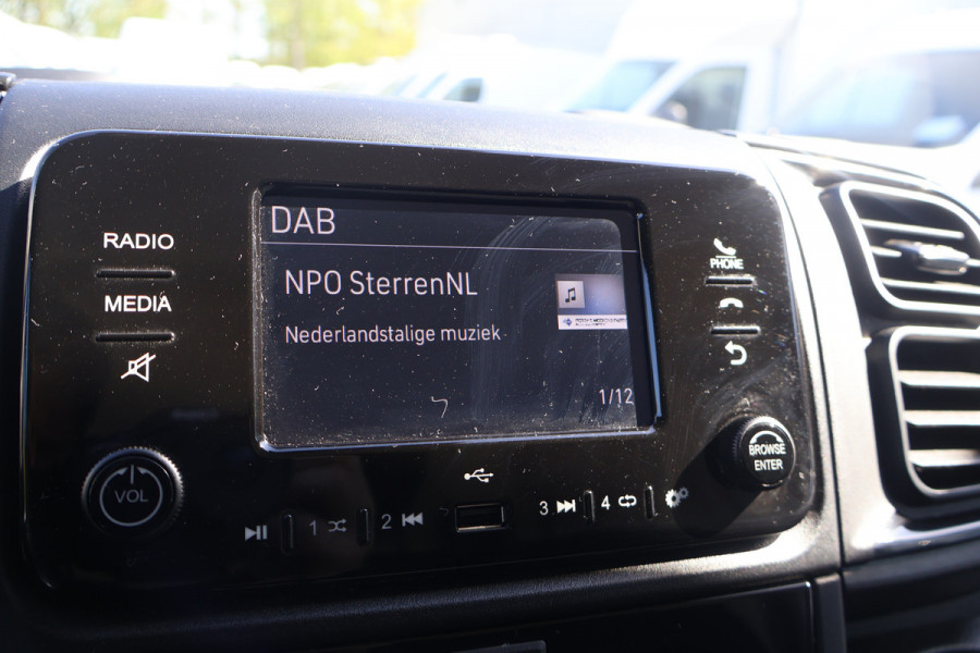 Peugeot Boxer 2.2 BlueHDi 180pk L4 H2 Automaat Airco Navigatie Camera