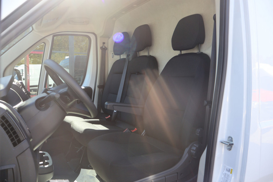 Peugeot Boxer 2.2 BlueHDi 180pk L4 H2 Automaat Airco Navigatie Camera