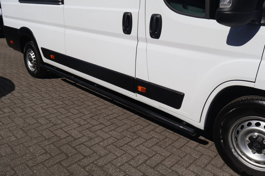 Peugeot Boxer 2.2 BlueHDi 180pk L4 H2 Automaat Airco Navigatie Camera