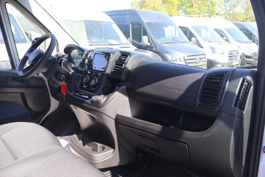 Peugeot Boxer 2.2 BlueHDi 180pk L4 H2 Automaat Airco Navigatie Camera