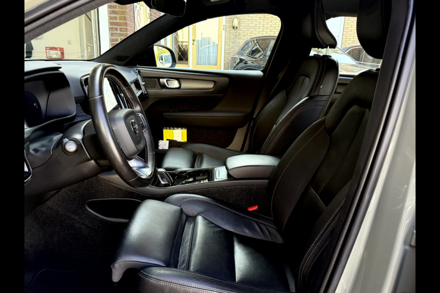 Volvo XC40 Recharge P8 AWD R-Design SOH 92.3%, Leer, Camera, Trekhaak