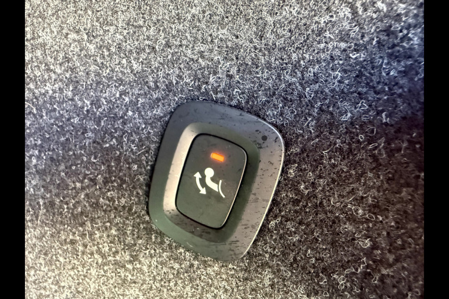 Volvo XC40 Recharge P8 AWD R-Design SOH 92.3%, Leer, Camera, Trekhaak