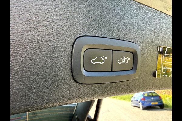 Volvo XC40 Recharge P8 AWD R-Design SOH 92.3%, Leer, Camera, Trekhaak