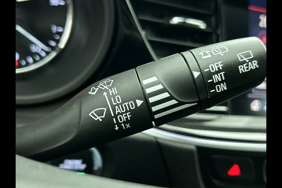 Opel Insignia Sports Tourer 1.5 CDTI 123PK Business Elegance / Leder / Trekhaak / Camera / Stoel-Stuurverwarming / Xenon / Airco-ecc. / Apk 01-2027