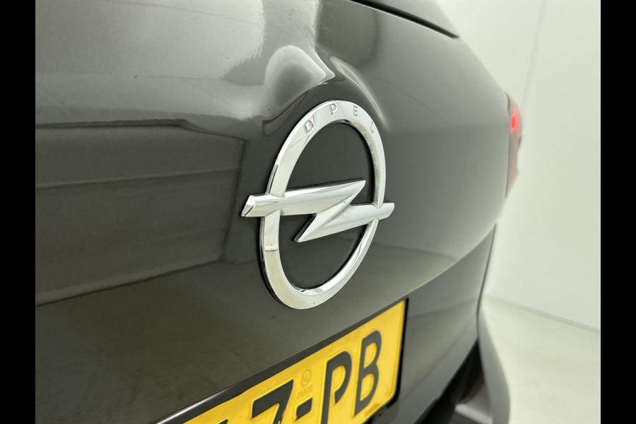 Opel Insignia Sports Tourer 1.5 CDTI 123PK Business Elegance / Leder / Trekhaak / Camera / Stoel-Stuurverwarming / Xenon / Airco-ecc. / Apk 01-2027
