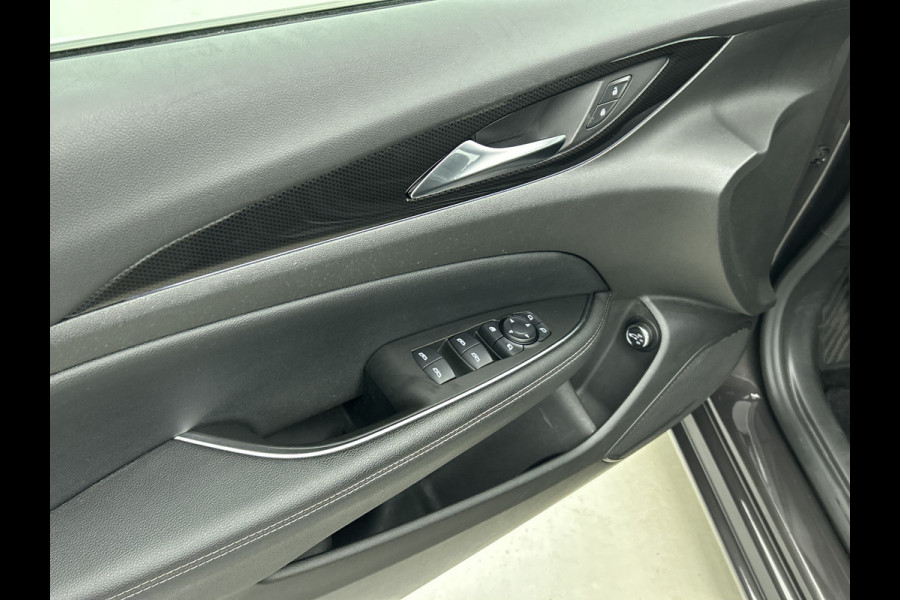 Opel Insignia Sports Tourer 1.5 CDTI 123PK Business Elegance / Leder / Trekhaak / Camera / Stoel-Stuurverwarming / Xenon / Airco-ecc. / Apk 01-2027