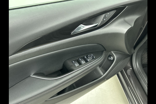 Opel Insignia Sports Tourer 1.5 CDTI 123PK Business Elegance / Leder / Trekhaak / Camera / Stoel-Stuurverwarming / Xenon / Airco-ecc. / Apk 01-2027