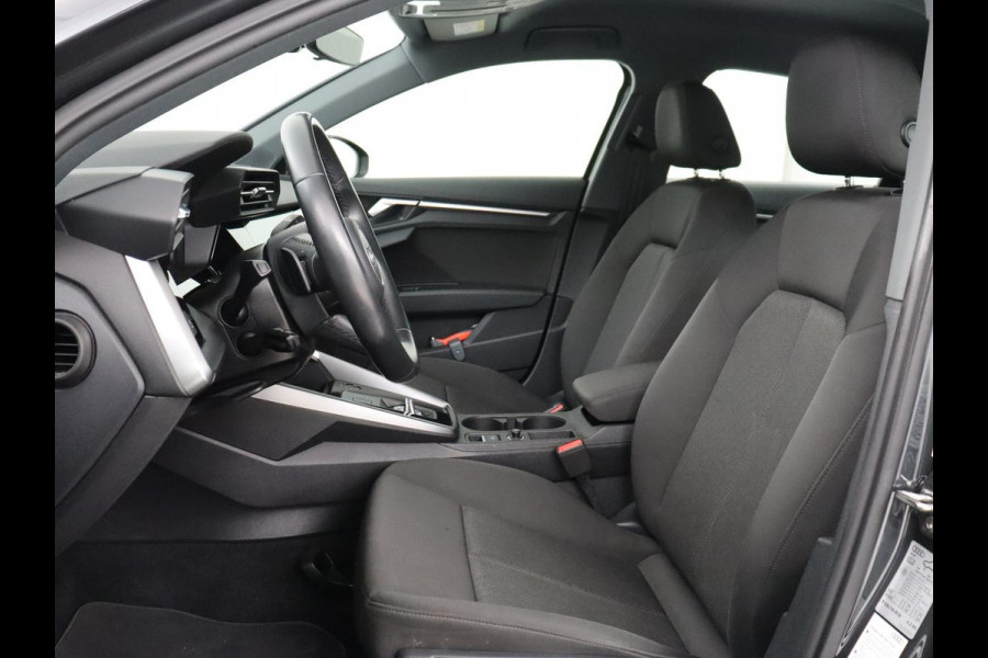 Audi A3 30 TFSI Pro Line | Carplay | Full LED | Climate control | Virtual Cockpit | Parkeerhulp | Cruise control | DAB | Bluetooth