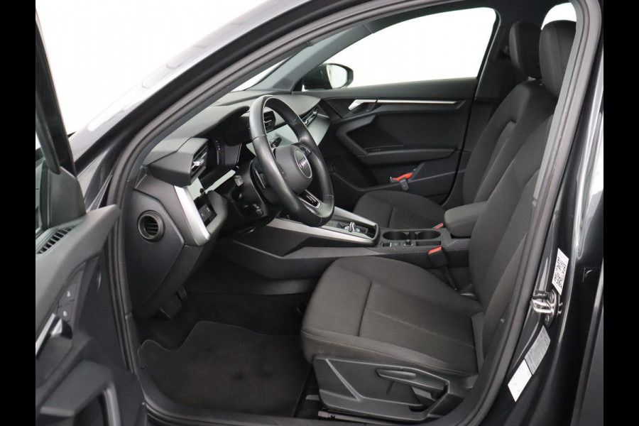 Audi A3 30 TFSI Pro Line | Carplay | Full LED | Climate control | Virtual Cockpit | Parkeerhulp | Cruise control | DAB | Bluetooth