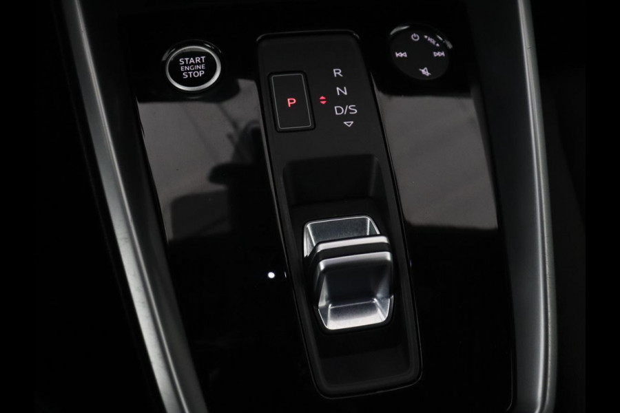 Audi A3 30 TFSI Pro Line | Carplay | Full LED | Climate control | Virtual Cockpit | Parkeerhulp | Cruise control | DAB | Bluetooth