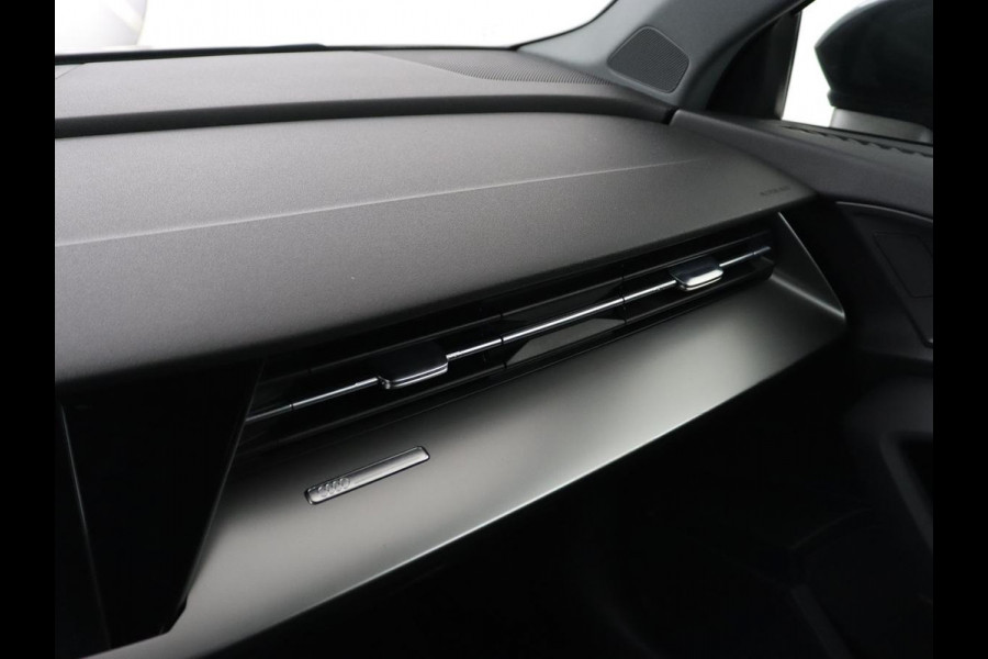 Audi A3 30 TFSI Pro Line | Carplay | Full LED | Climate control | Virtual Cockpit | Parkeerhulp | Cruise control | DAB | Bluetooth