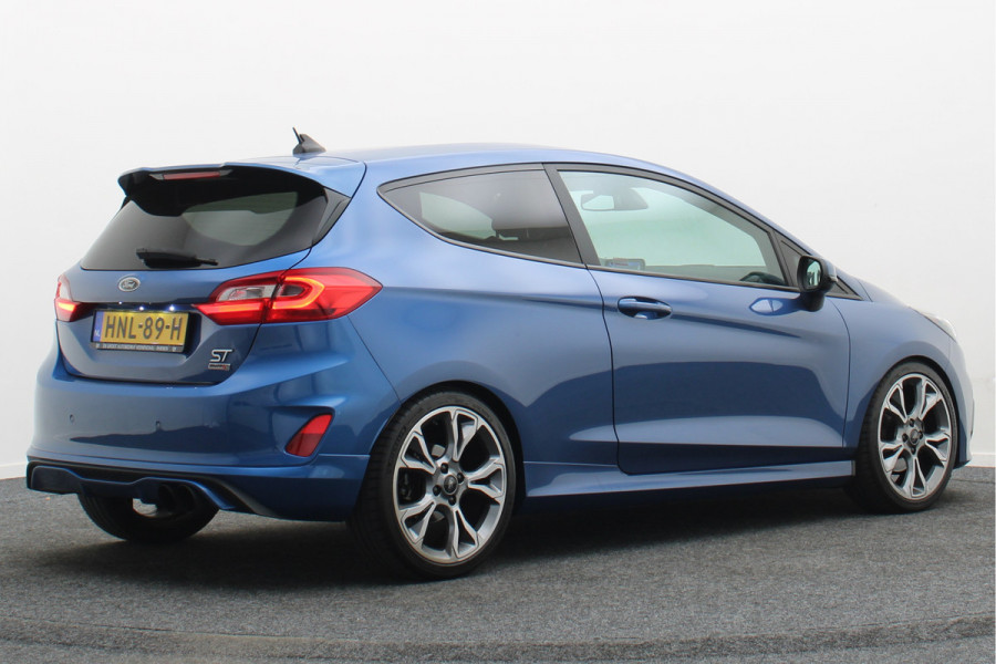 Ford Fiesta 1.5 ST Recaro Schaalstoelen, Carbon, Airco, Cruise, Apple Carplay, Winterpakket