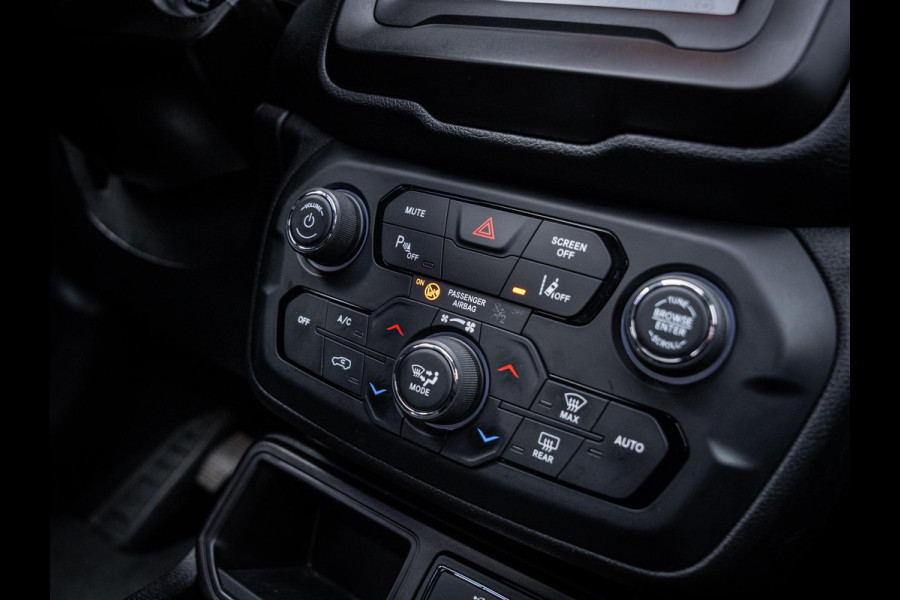Jeep Renegade 1.0T Limited - Black series l Bull Bar l Pano l Auto Carplay