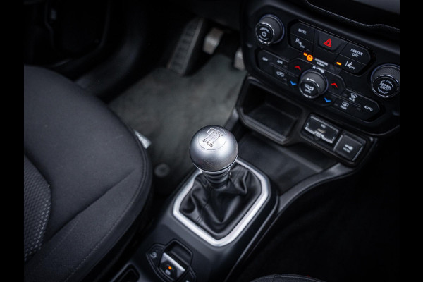 Jeep Renegade 1.0T Limited - Black series l Bull Bar l Pano l Auto Carplay