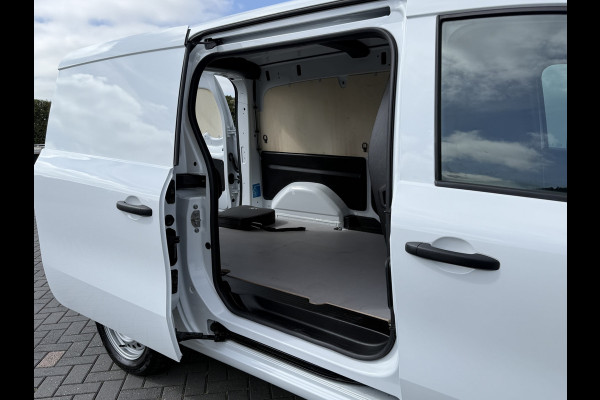 Mercedes-Benz eCitan 51 kWh / L2H1 / TREKHAAK / 3-ZITS /**7.445 KM!!** / CAMERA / CRUISE / ECC / CARPLAY