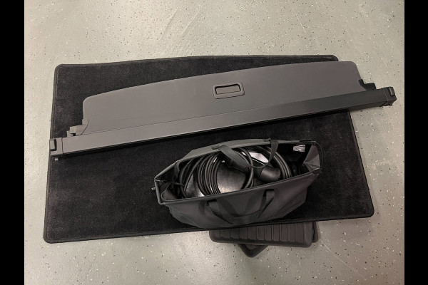 Volvo XC90 2.0 T8 Recharge AWD Ultimate Dark 7P LONG RANGE PANO/LUCHTV/B&W/STOELVENTILATIE/LEDER/H-UP/DAB/360CAM///