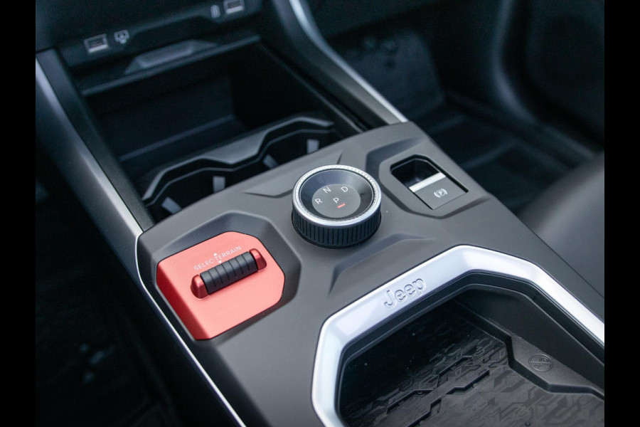 Jeep Compass First Edition 74 kWh | Direct leverbaar | Adapt. Cruise | Camera | Carplay | 20" | Elektr. A-Klep | Navi | Winter Pack | Schuif/Kanteldak | Premium Pack | Conv. Pack | Warmtepomp