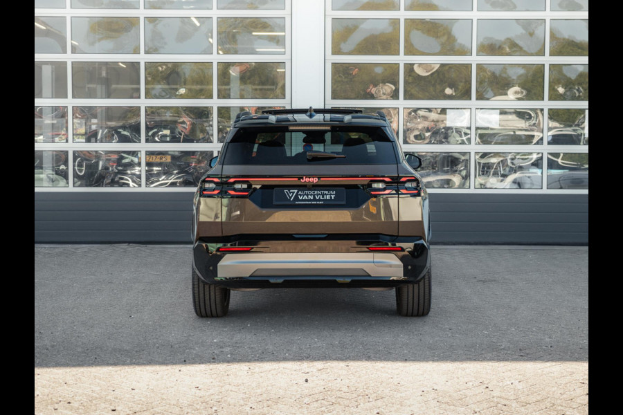 Jeep Compass First Edition 74 kWh | Direct leverbaar | Adapt. Cruise | Camera | Carplay | 20" | Elektr. A-Klep | Navi | Winter Pack | Schuif/Kanteldak | Premium Pack | Conv. Pack | Warmtepomp