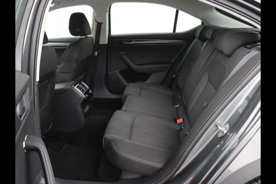 Škoda Superb 1.4 TSI iV Business Edition Plus | SOH 90,1% | Trekhaak | Stoelverwarming | Adaptive cruise | Carplay | Camera | Achterbankverwarming | Navigatie | Keyless | Side Assist | Full LED | PHEV | Plug In