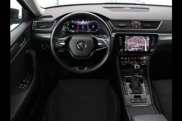 Škoda Superb 1.4 TSI iV Business Edition Plus | SOH 90,1% | Trekhaak | Stoelverwarming | Adaptive cruise | Carplay | Camera | Achterbankverwarming | Navigatie | Keyless | Side Assist | Full LED | PHEV | Plug In
